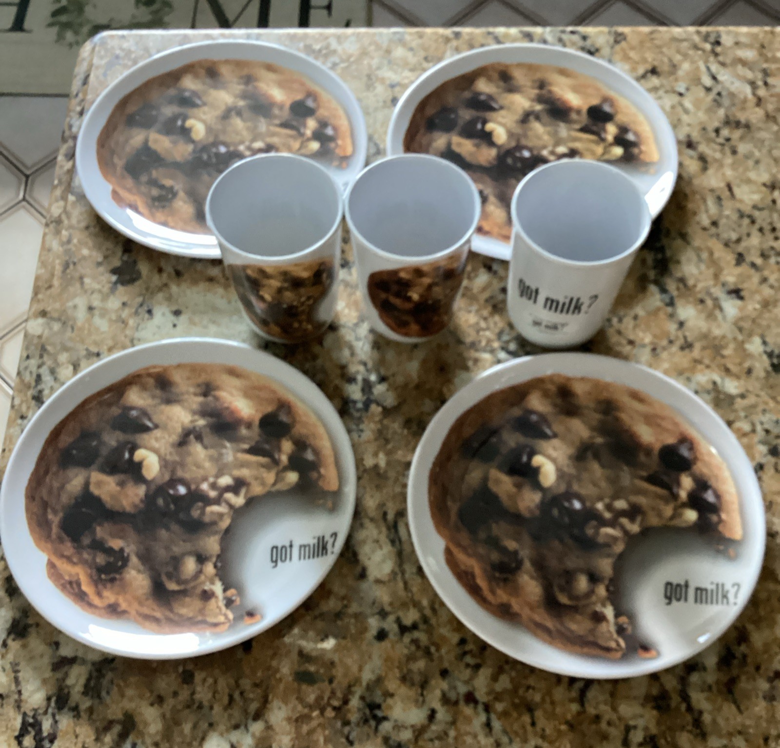got milk? Chocolate-Chip Cookie Plastic Plate & Cup Set (At Home International, 1999)