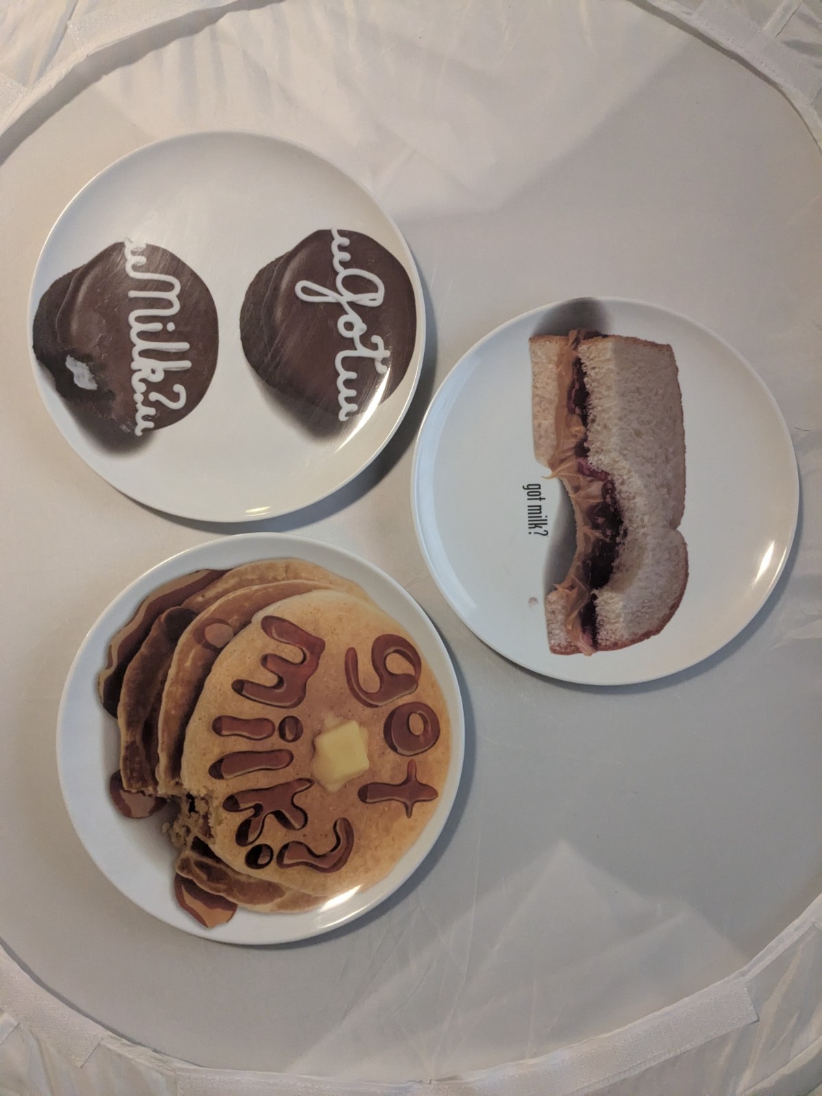 got milk? Novelty Plastic Plate Set of 3 (Snack Cakes/PB&J/Pancakes, At Home Intl)