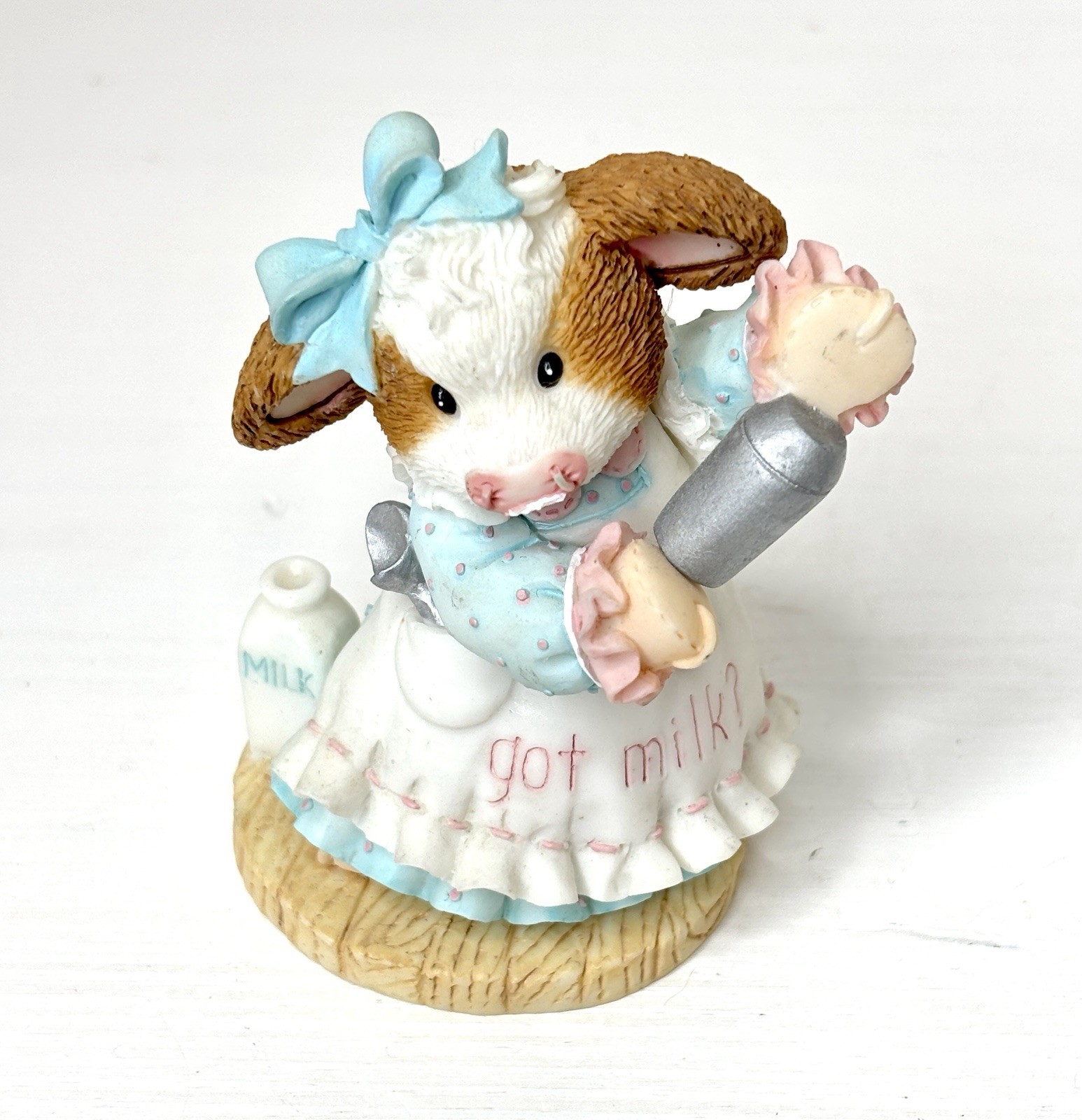 Mary's Moo Moos "A Moovin And A Shakin" got milk? Figurine