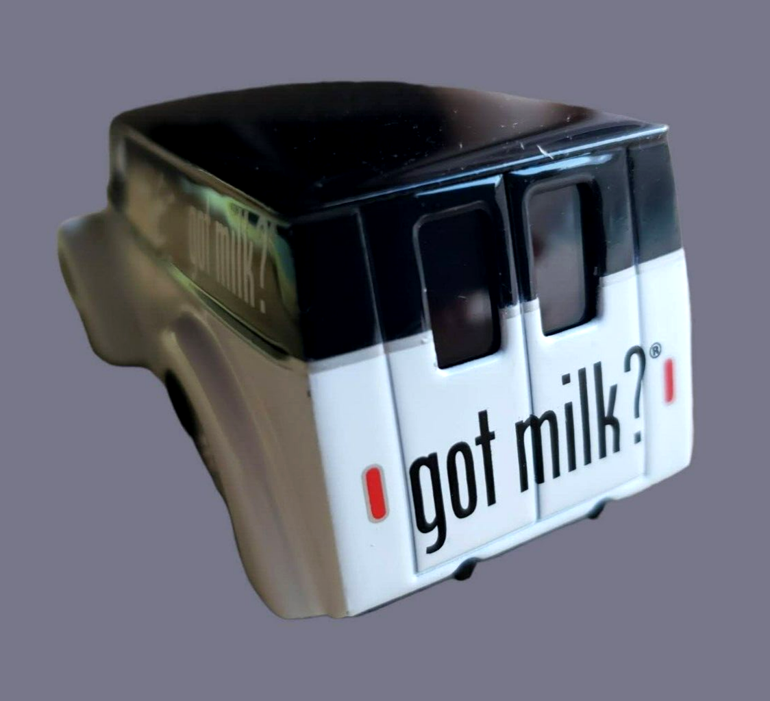 Jada Dub City 'Div Cruizer' got milk? Divco Delivery Truck (diecast)