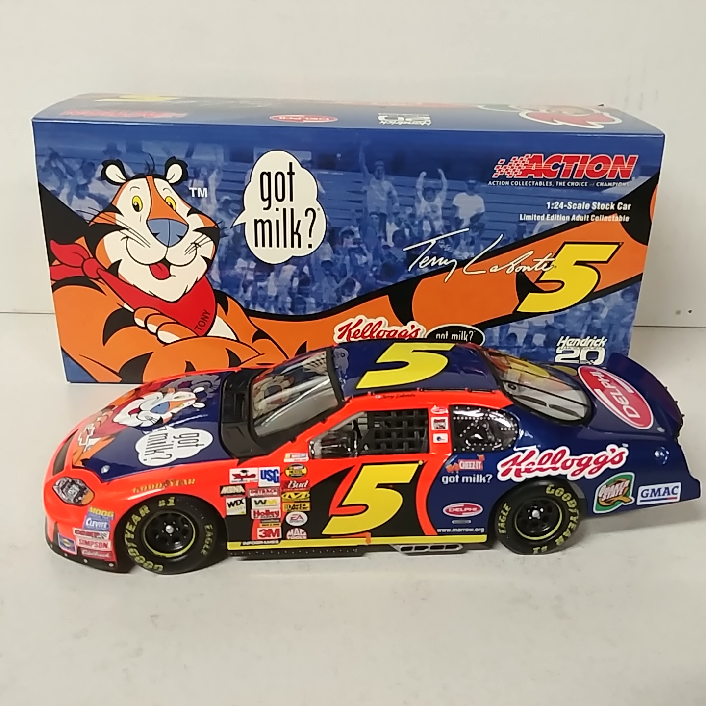 2004 Action 1:24 Kellogg's / got milk? Tony the Tiger Terry Labonte #5 Monte Carlo Diecast