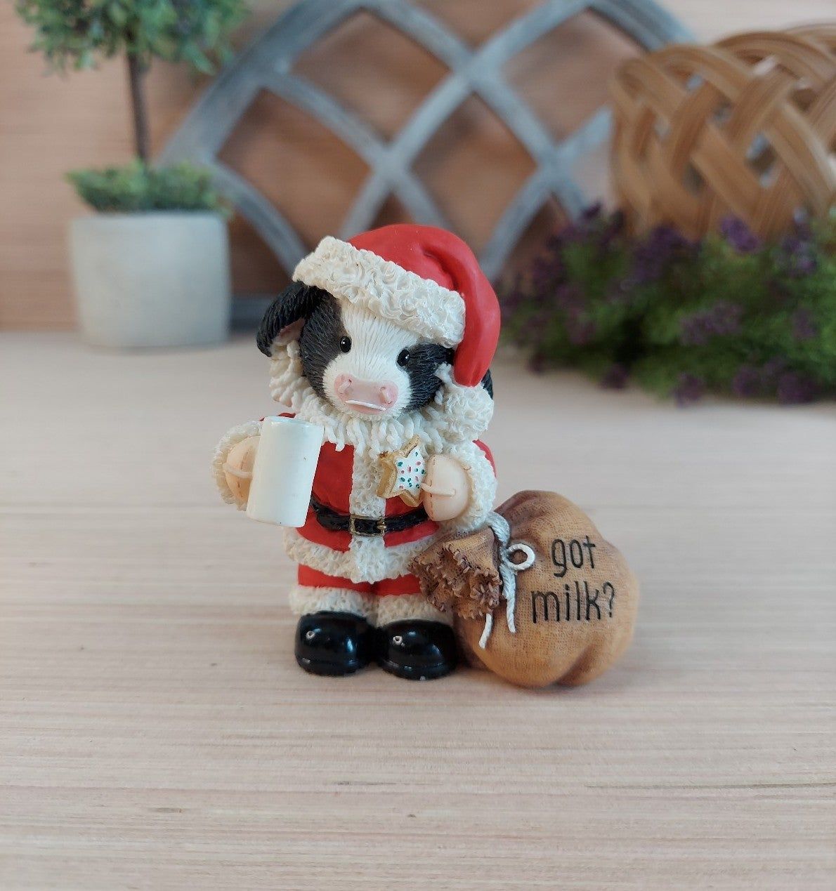 Mary's Moo Moos 'Milk is on Santa's Good List' got milk? Figurine (Enesco)